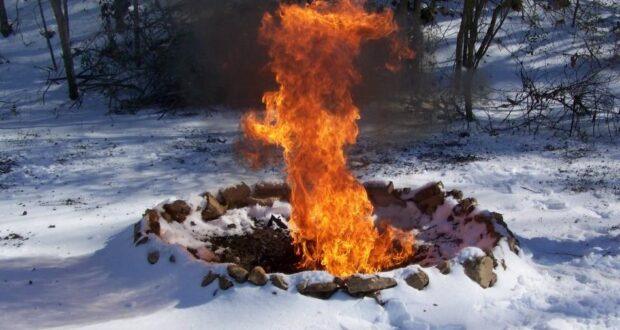 A simple way to start a fire in the snow outside the news